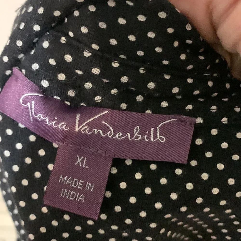 3for$20 button front Xl - Picture 3 of 4